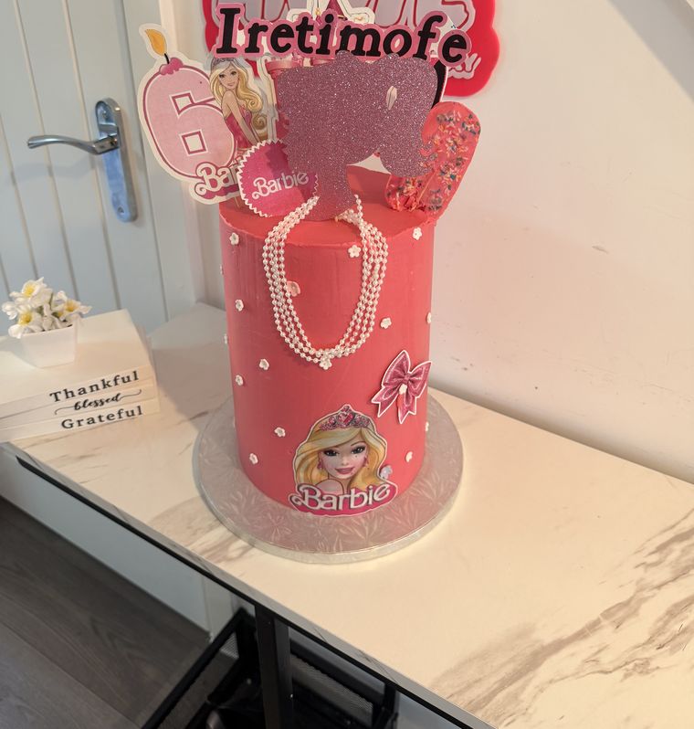 Iretimofe's 6th birthday Barbie cake